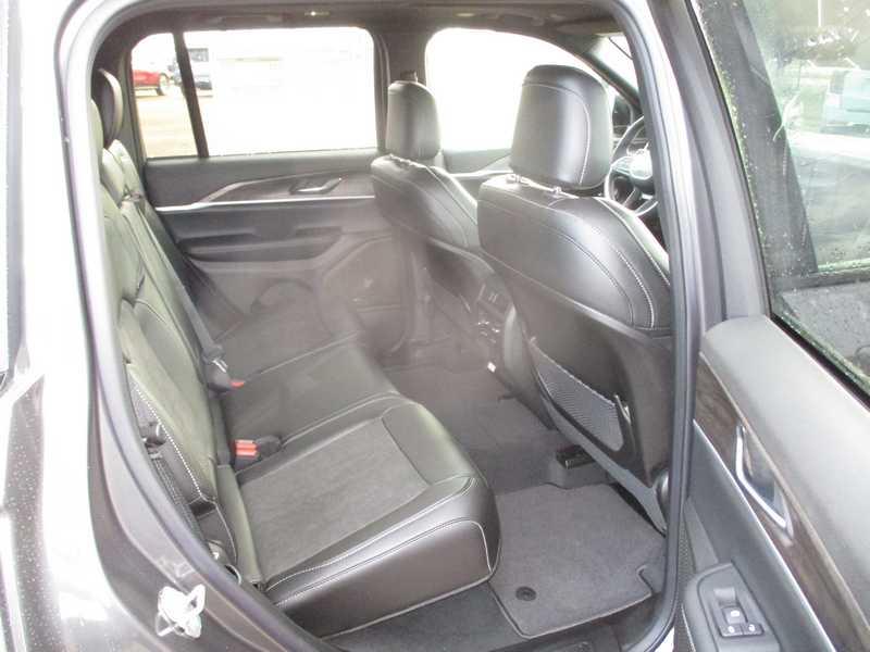 Jeep Grand Cherokee 2WD 4dr Laredo 2026