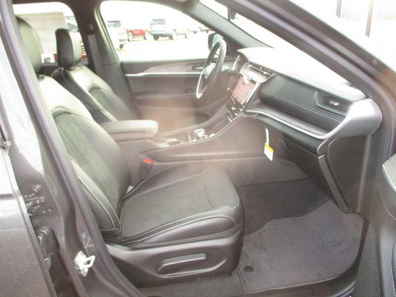 Jeep Grand Cherokee 2WD 4dr Laredo 2026