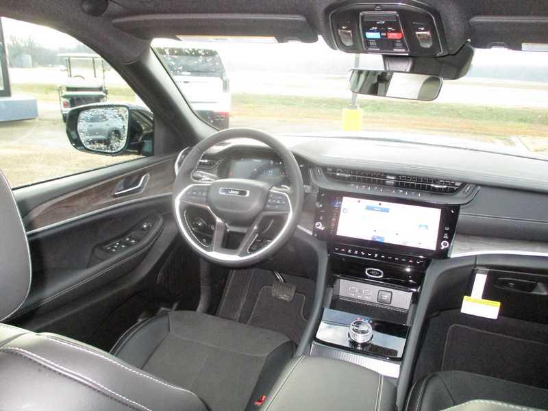 Jeep Grand Cherokee 2WD 4dr Laredo 2026