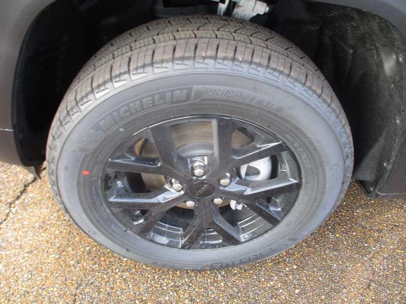 Jeep Grand Cherokee 2WD 4dr Laredo 2026