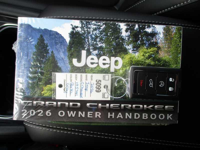 Jeep Grand Cherokee 2WD 4dr Laredo 2026