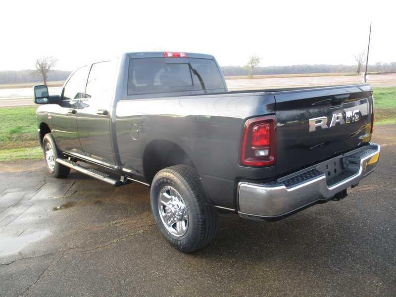 RAM 2500 Tradesman Crew Cab 4WD 2026