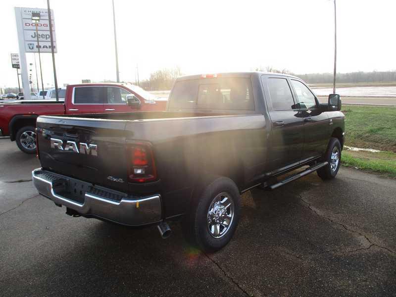 RAM 2500 Tradesman Crew Cab 4WD 2026