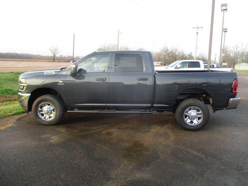 RAM 2500 Tradesman Crew Cab 4WD 2026