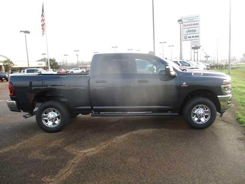 RAM 2500 Tradesman Crew Cab 4WD 2026
