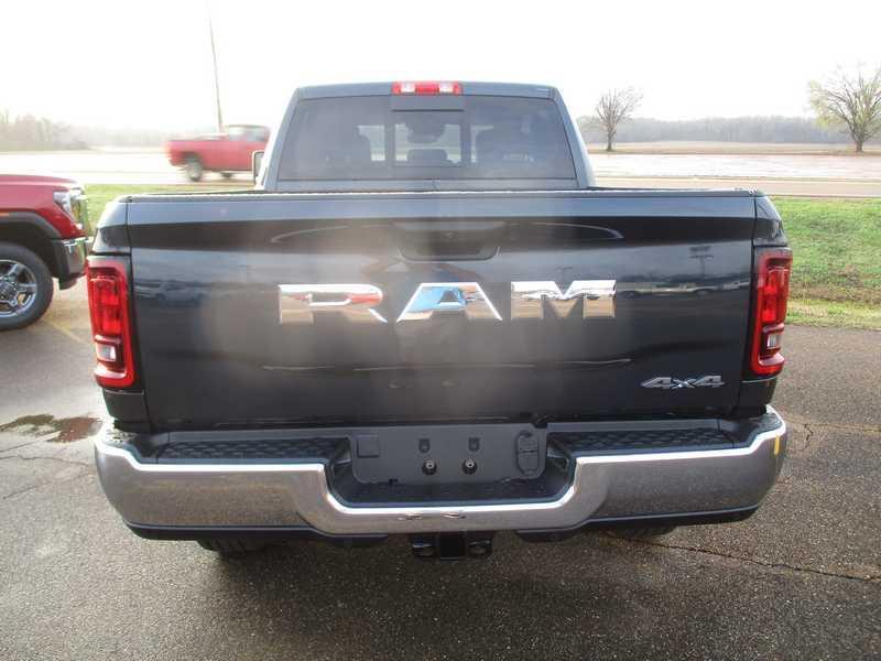 RAM 2500 Tradesman Crew Cab 4WD 2026