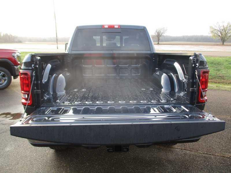 RAM 2500 Tradesman Crew Cab 4WD 2026