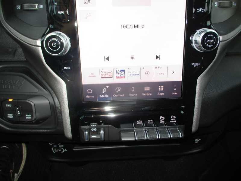 RAM 2500 Tradesman Crew Cab 4WD 2026