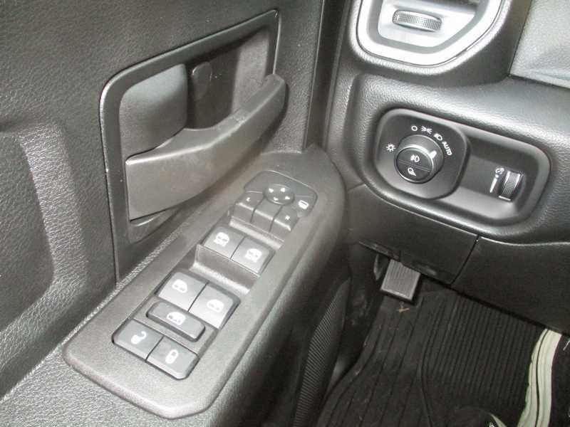 RAM 2500 Tradesman Crew Cab 4WD 2026