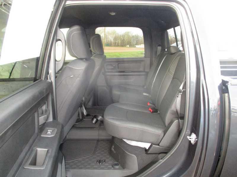 RAM 2500 Tradesman Crew Cab 4WD 2026
