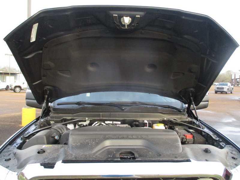 RAM 2500 Tradesman Crew Cab 4WD 2026