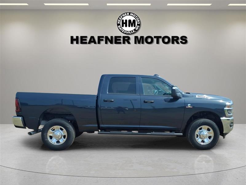 RAM 2500 Tradesman Crew Cab 4WD 2026