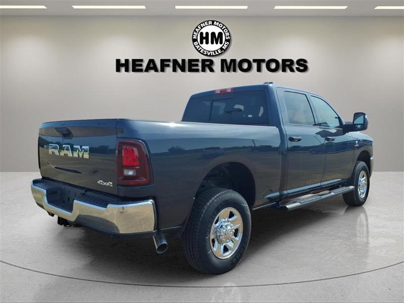 RAM 2500 Tradesman Crew Cab 4WD 2026
