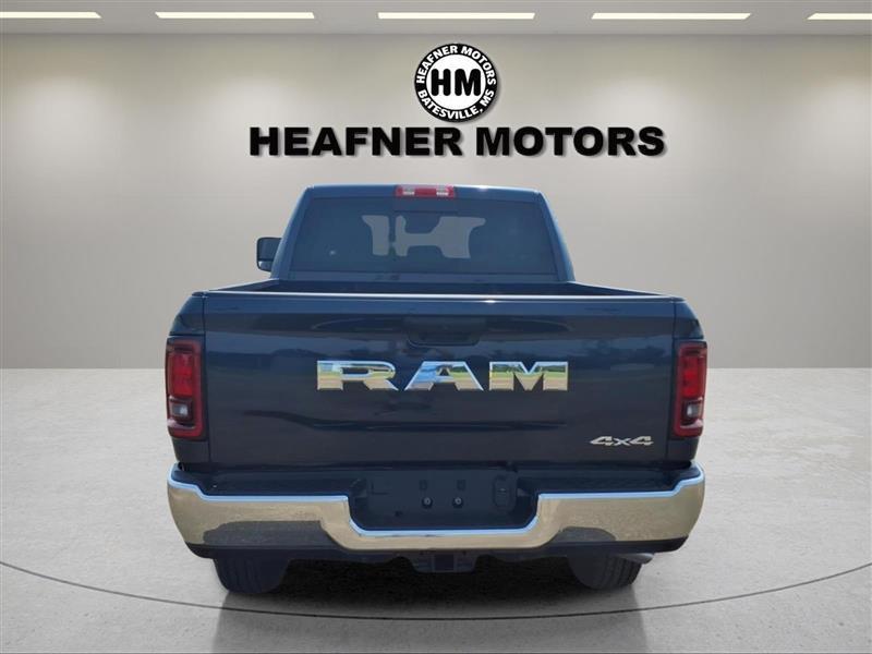 RAM 2500 Tradesman Crew Cab 4WD 2026