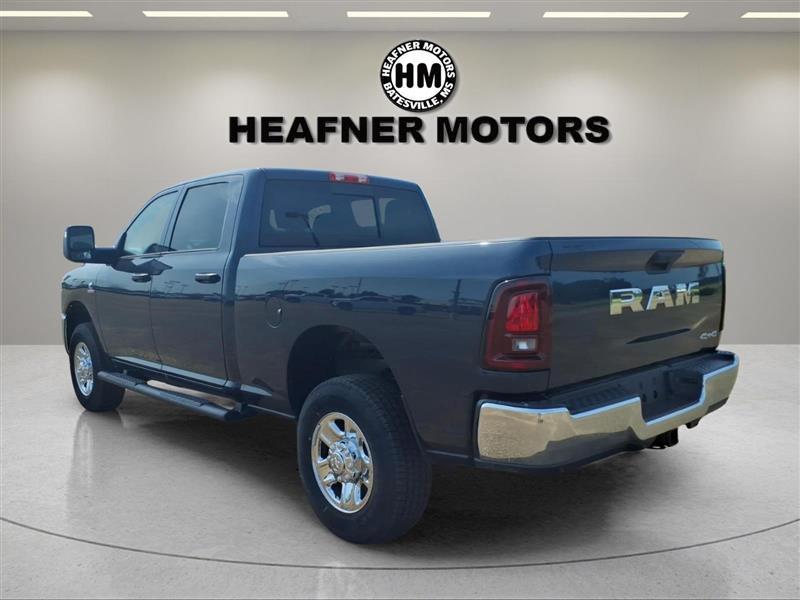 RAM 2500 Tradesman Crew Cab 4WD 2026