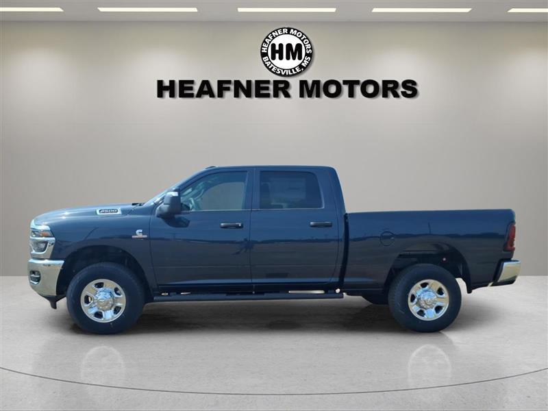 RAM 2500 Tradesman Crew Cab 4WD 2026