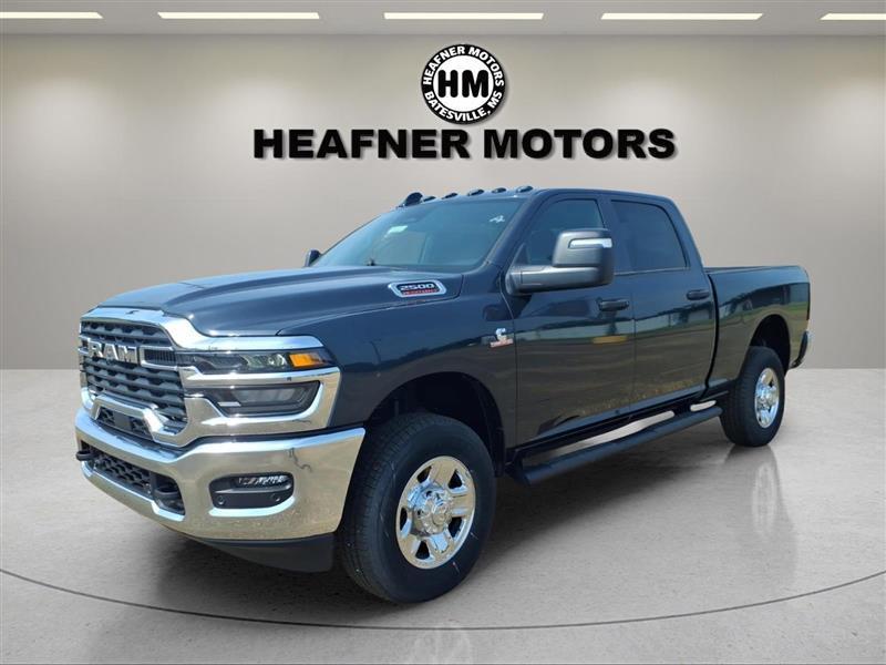 RAM 2500 Tradesman Crew Cab 4WD 2026
