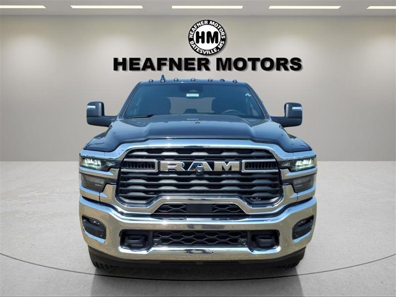 RAM 2500 Tradesman Crew Cab 4WD 2026