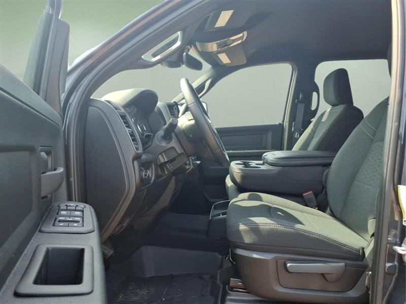 RAM 2500 Tradesman Crew Cab 4WD 2026
