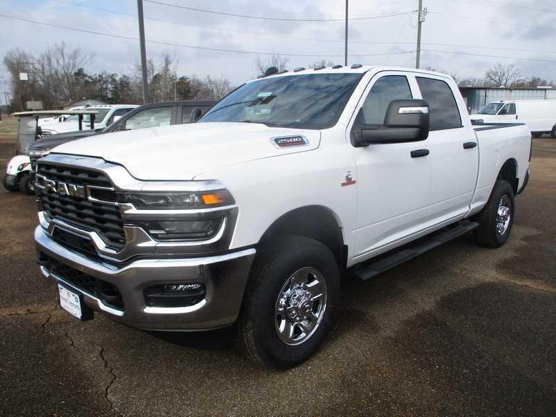 RAM 2500 Tradesman Crew Cab 4WD 2026