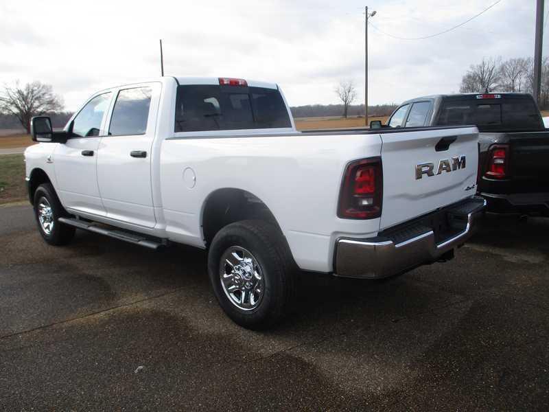 RAM 2500 Tradesman Crew Cab 4WD 2026