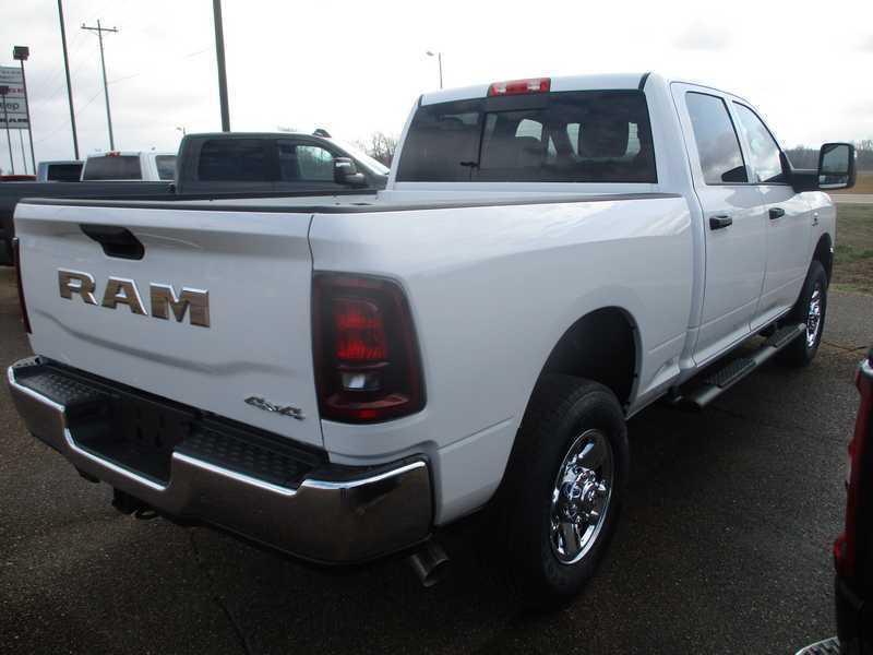 RAM 2500 Tradesman Crew Cab 4WD 2026