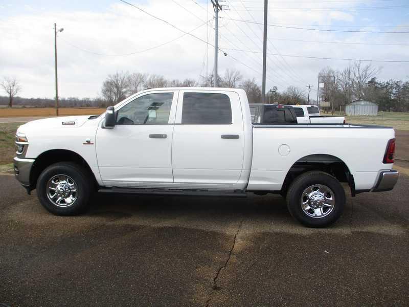 RAM 2500 Tradesman Crew Cab 4WD 2026