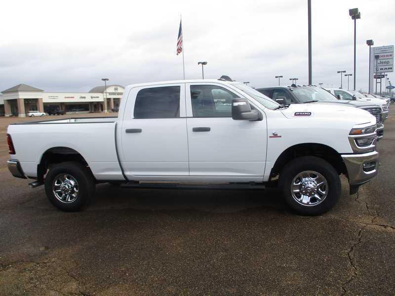 RAM 2500 Tradesman Crew Cab 4WD 2026