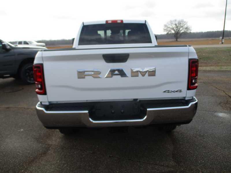 RAM 2500 Tradesman Crew Cab 4WD 2026