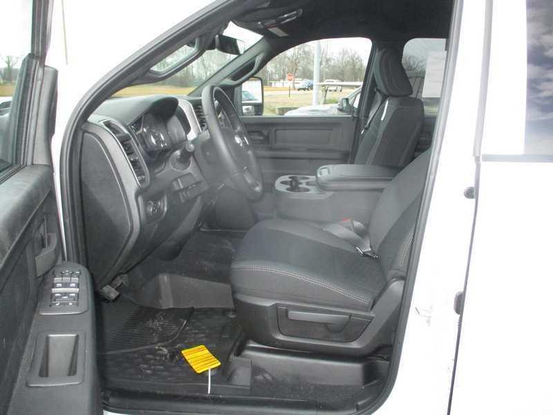 RAM 2500 Tradesman Crew Cab 4WD 2026