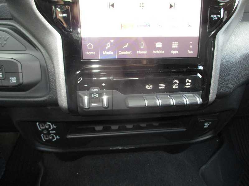 RAM 2500 Tradesman Crew Cab 4WD 2026