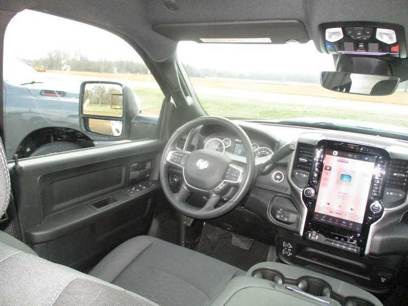 RAM 2500 Tradesman Crew Cab 4WD 2026