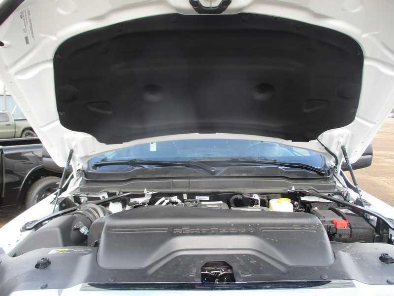 RAM 2500 Tradesman Crew Cab 4WD 2026