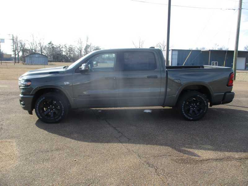 RAM 1500 Big Horn Crew Cab SWB 4WD 2026