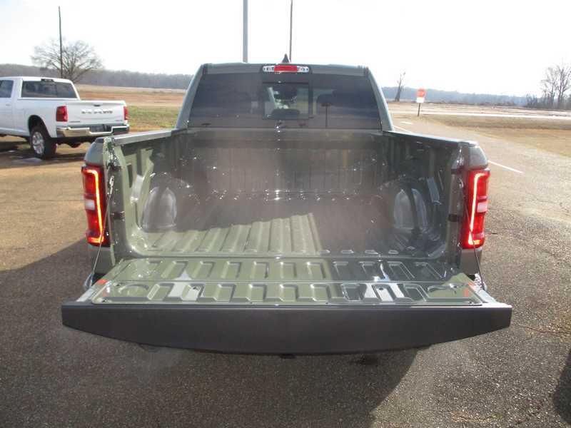 RAM 1500 Big Horn Crew Cab SWB 4WD 2026