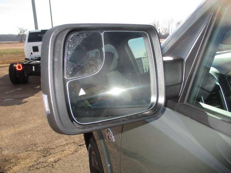 RAM 1500 Big Horn Crew Cab SWB 4WD 2026