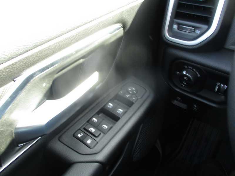 RAM 1500 Big Horn Crew Cab SWB 4WD 2026