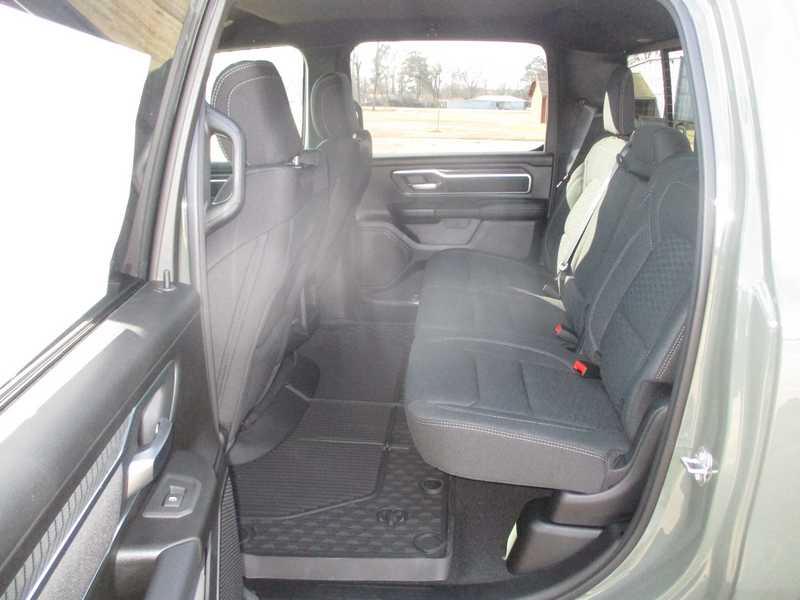 RAM 1500 Big Horn Crew Cab SWB 4WD 2026