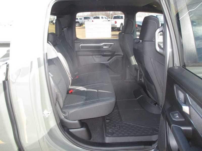 RAM 1500 Big Horn Crew Cab SWB 4WD 2026