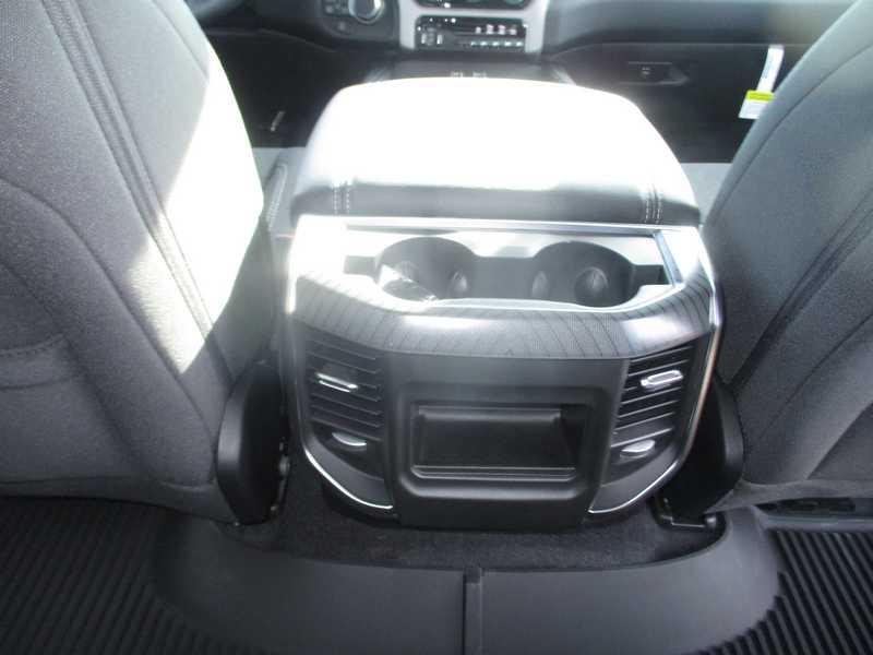 RAM 1500 Big Horn Crew Cab SWB 4WD 2026