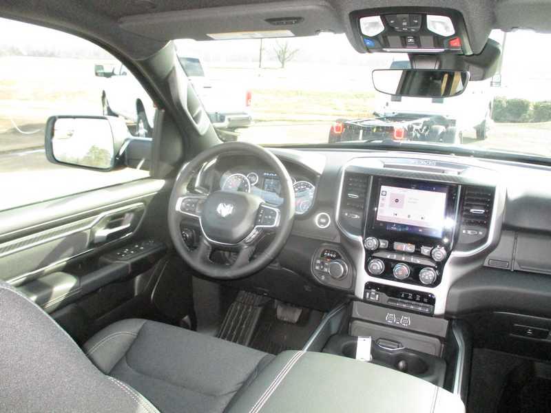 RAM 1500 Big Horn Crew Cab SWB 4WD 2026