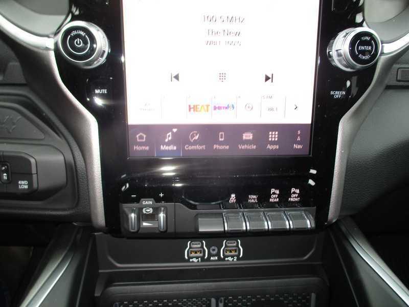 RAM 2500 Tradesman Crew Cab SWB 4WD 2026