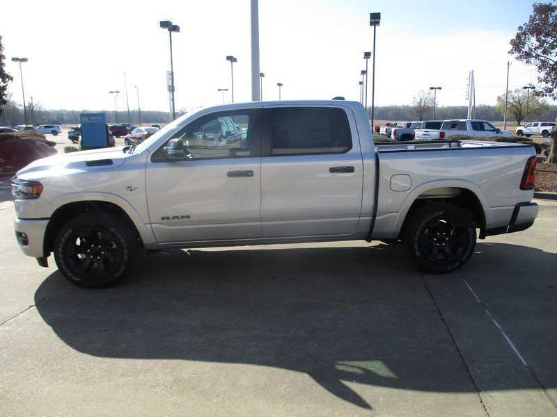 RAM 1500 Big Horn Crew Cab SWB 4WD 2026