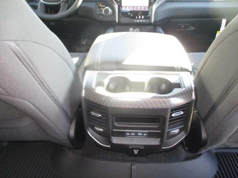 RAM 1500 Big Horn Crew Cab SWB 4WD 2026