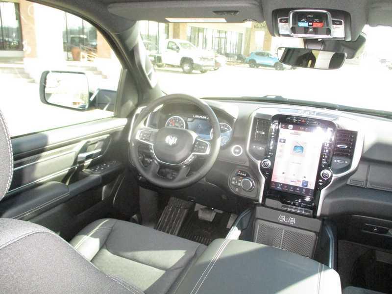 RAM 1500 Big Horn Crew Cab SWB 4WD 2026