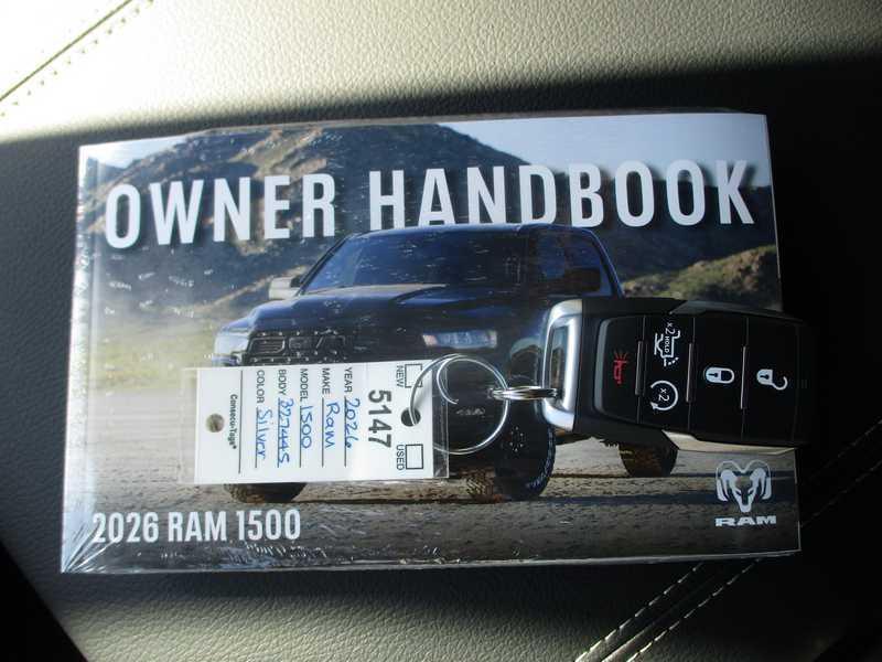 RAM 1500 Big Horn Crew Cab SWB 4WD 2026