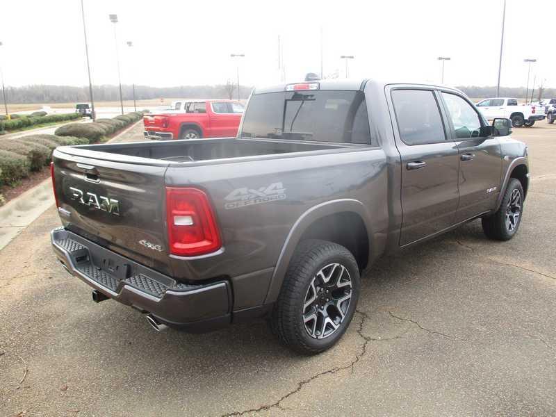 RAM 1500 Laramie Crew Cab SWB 4WD 2026