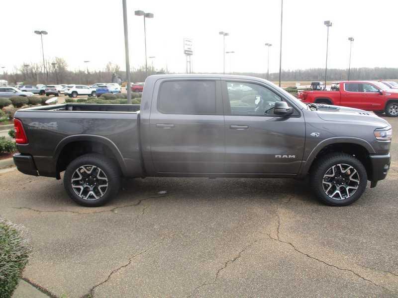 RAM 1500 Laramie Crew Cab SWB 4WD 2026