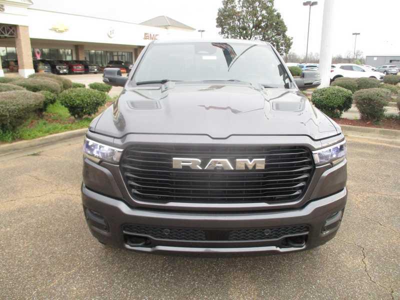 RAM 1500 Laramie Crew Cab SWB 4WD 2026
