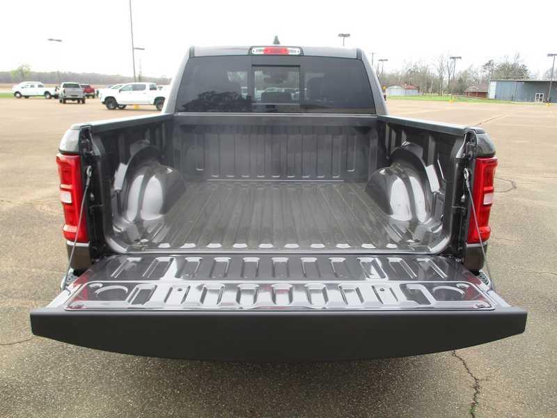 RAM 1500 Laramie Crew Cab SWB 4WD 2026